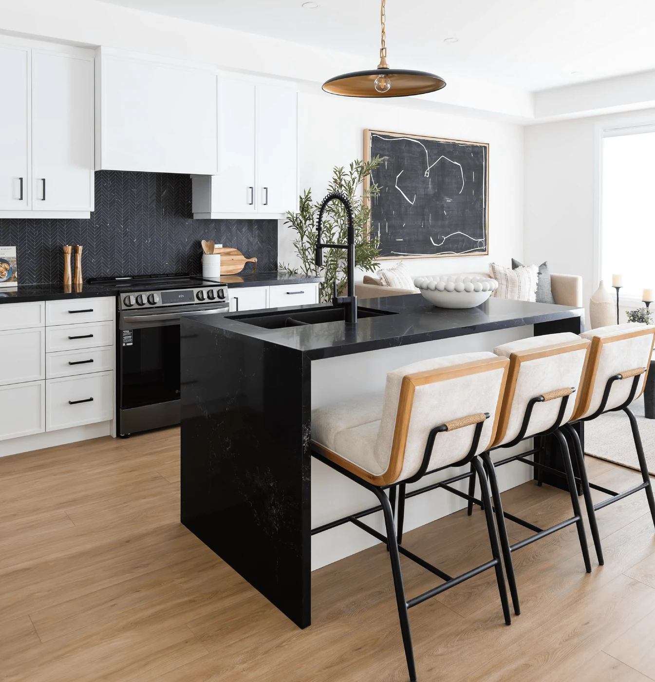 A beautifully finished Arista kitchen with a large island and breakfast seating